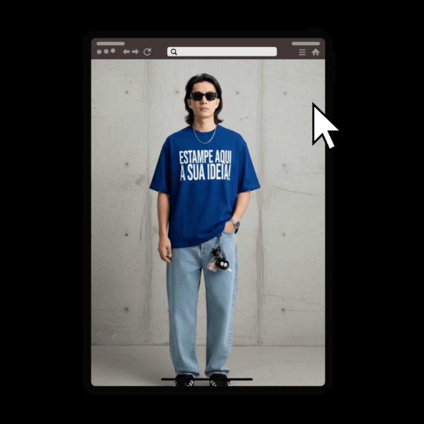 Modelo vestindo camiseta branca